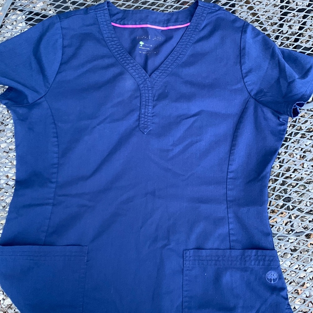 Healing hands purple label scrub top medium. Navy.